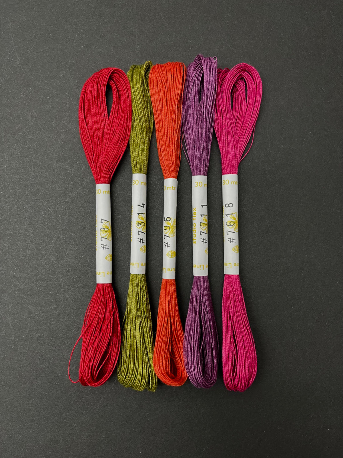fine linen thread, 5 skeins, Fm4d