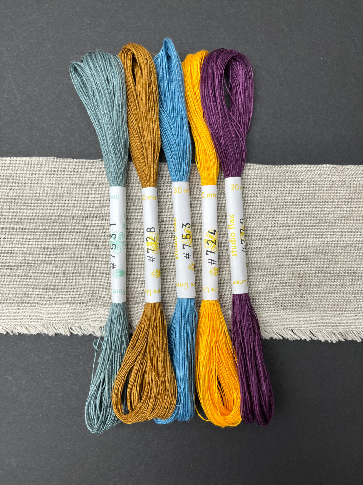 fine linen thread, 5 skeins, Fm4a
